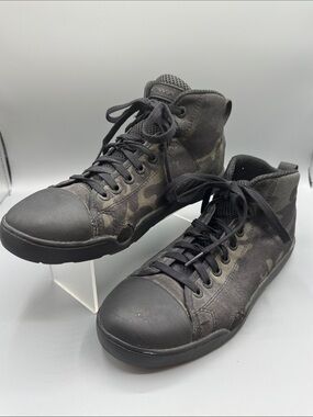 Altama Men’s Maritime Assault Mid boots, black camo, size 8